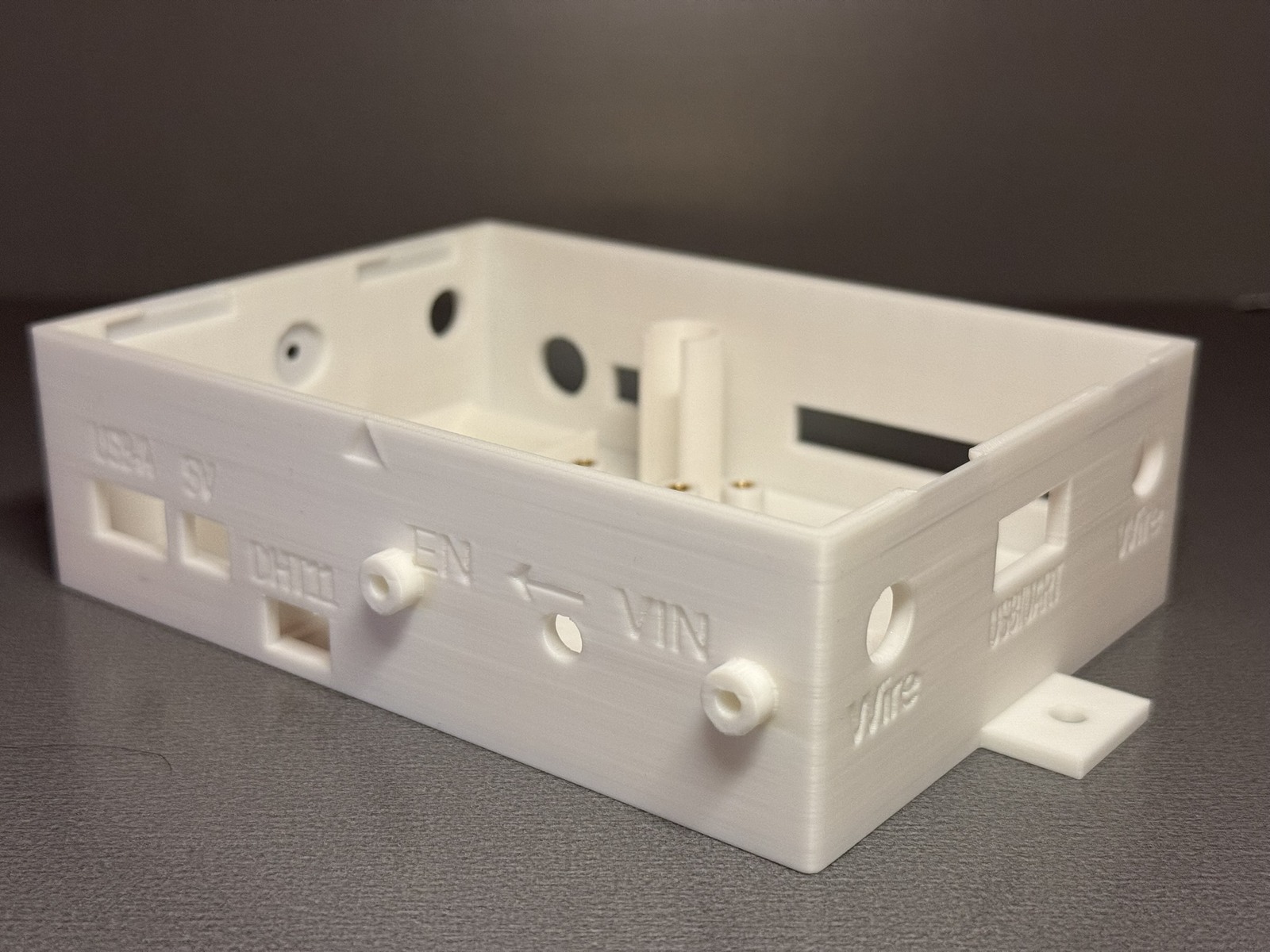 Command-GP 30 White angled enclosure view