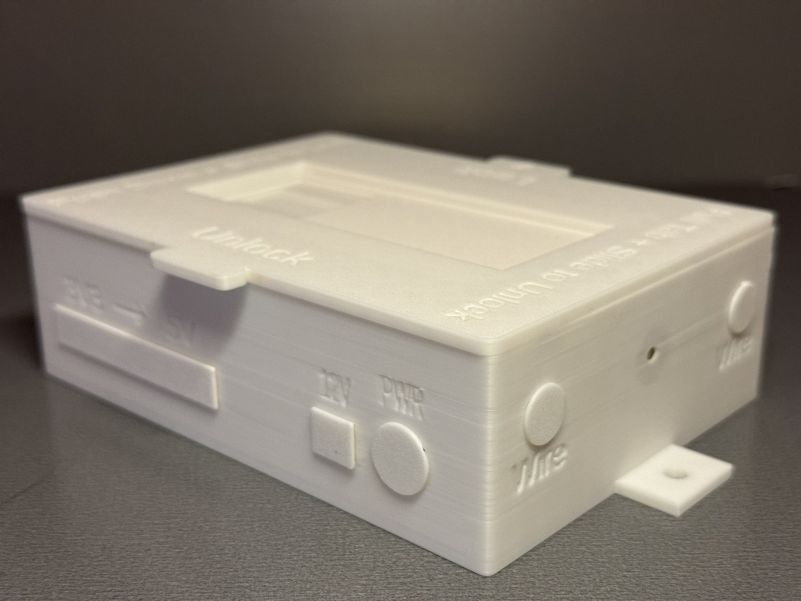 Command 30 White opposite angled view with inserts installed